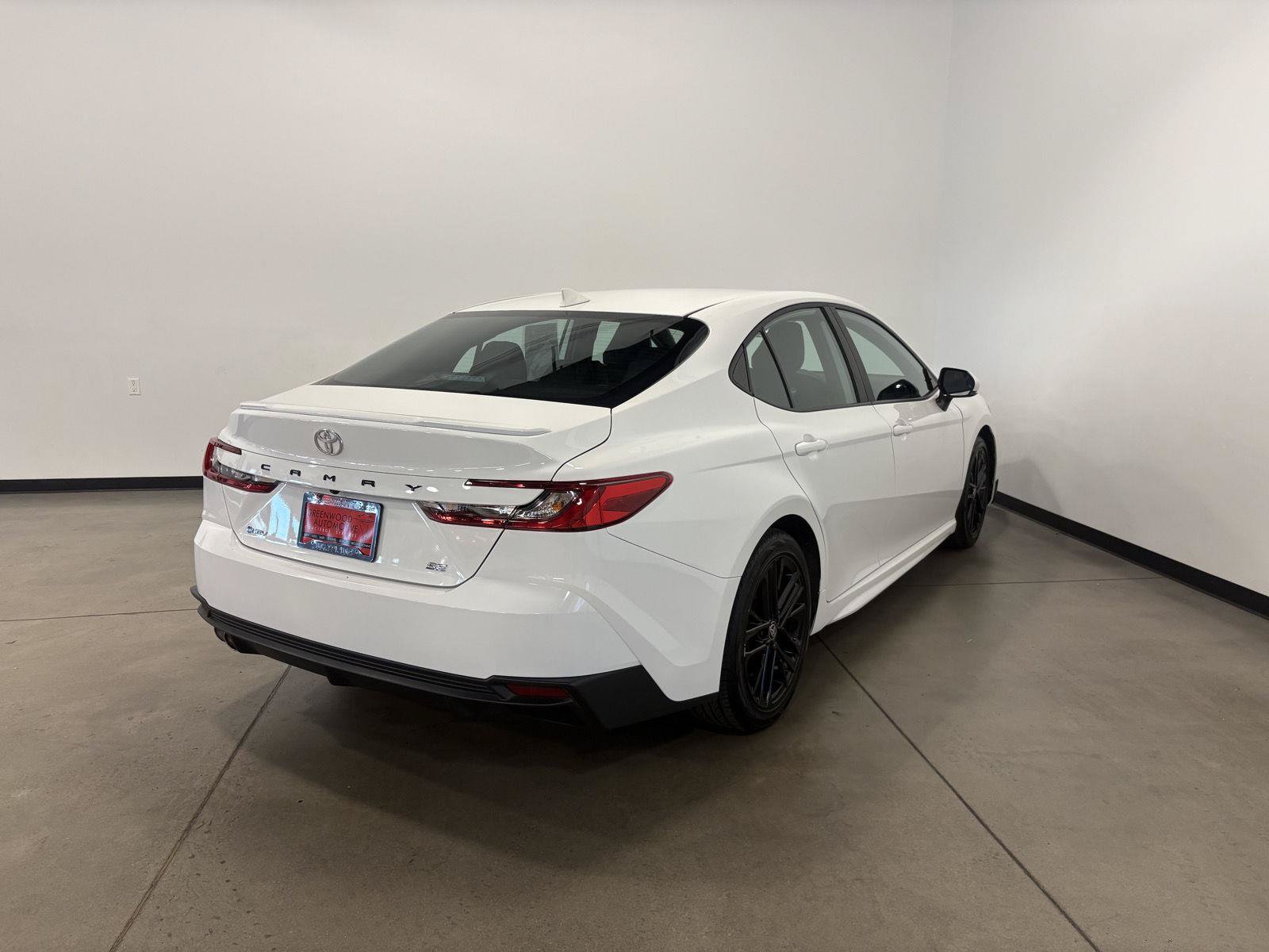 Used 2025 Toyota Camry SE FWD image 3