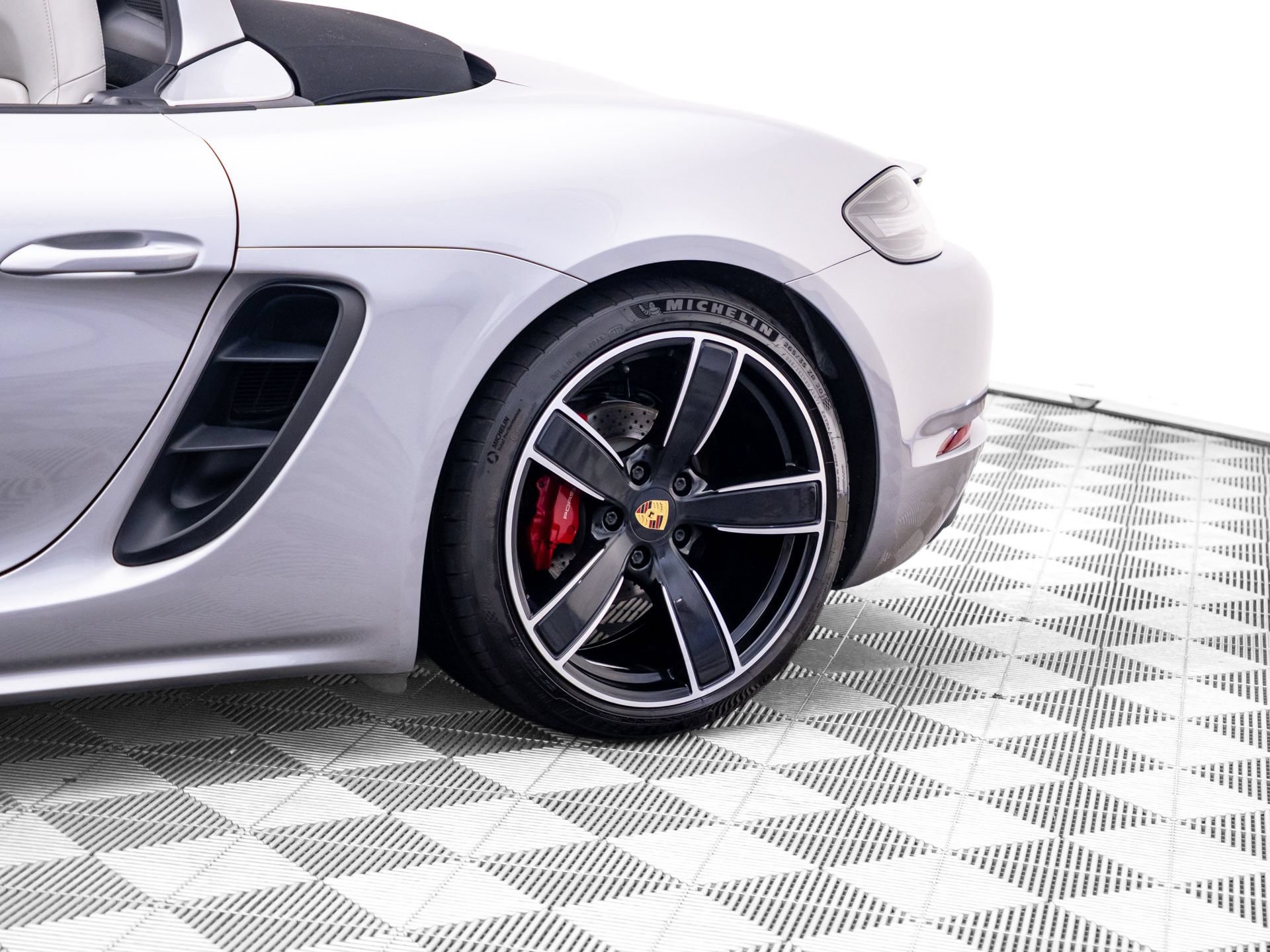 Used 2019 Porsche 718 Boxster GTS RWD image 34