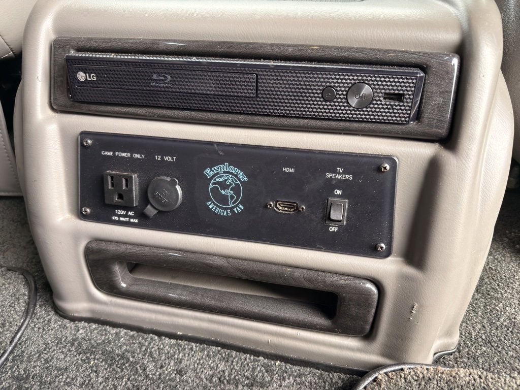 Used 2021 Chevrolet Express 2500 LS w/ Enhanced Convenience Package image 6