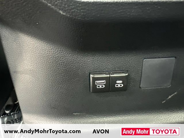 Used 2025 Toyota Tundra Limited AWD/4WD image 35