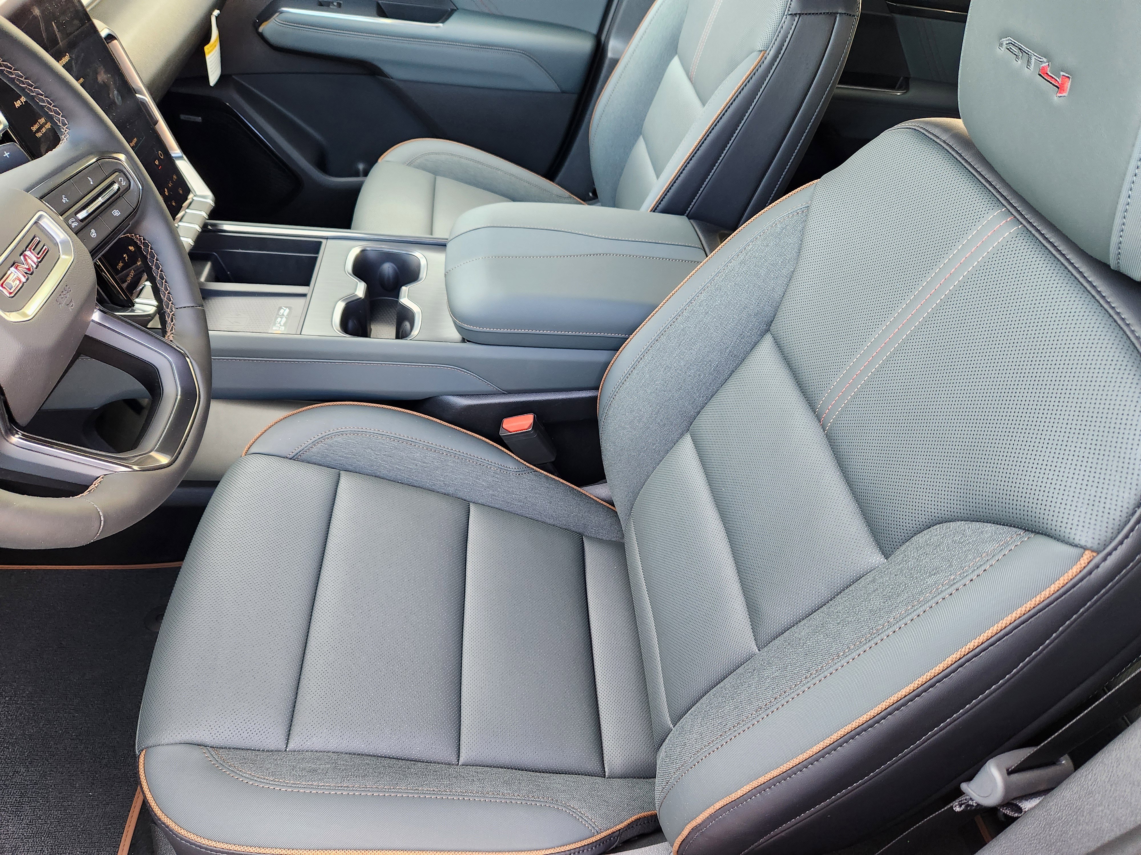 New 2026 GMC Acadia AT4 w/ Luxury Package image 8