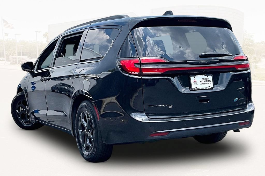 Used 2024 Chrysler Pacifica Premium FWD image 4