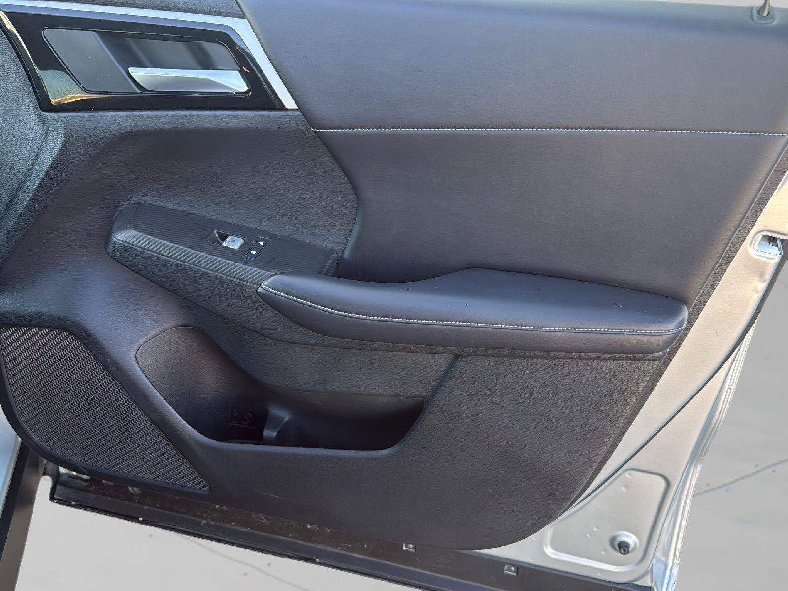 Used 2024 Mitsubishi Outlander SE FWD image 32