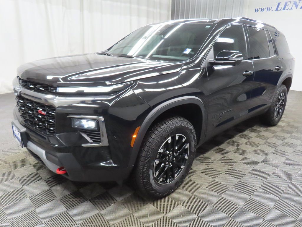 Used 2025 Chevrolet Traverse Z71 image 6