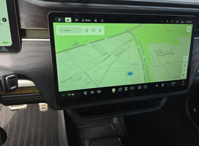 Used 2023 Rivian R1S Adventure image 13