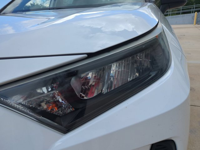 Used 2020 Toyota RAV4 LE FWD image 9