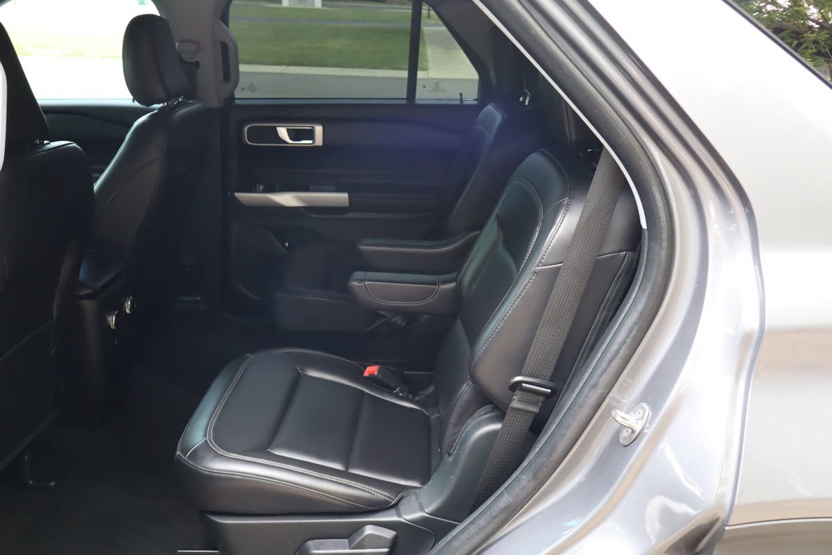 Used 2021 Ford Explorer XLT w/ Equipment Group 202A AWD/4WD image 19