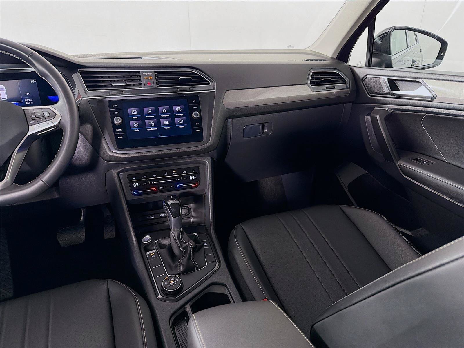 Used 2023 Volkswagen Tiguan SE w/ Panoramic Sunroof Package AWD/4WD image 27