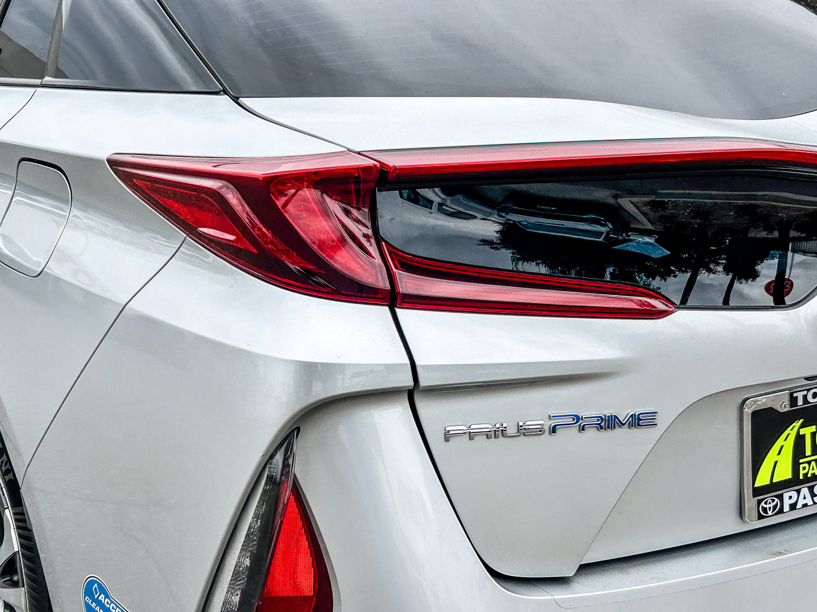 Used 2021 Toyota Prius Prime XLE w/ Carpet Mat Package (TMS) FWD image 9