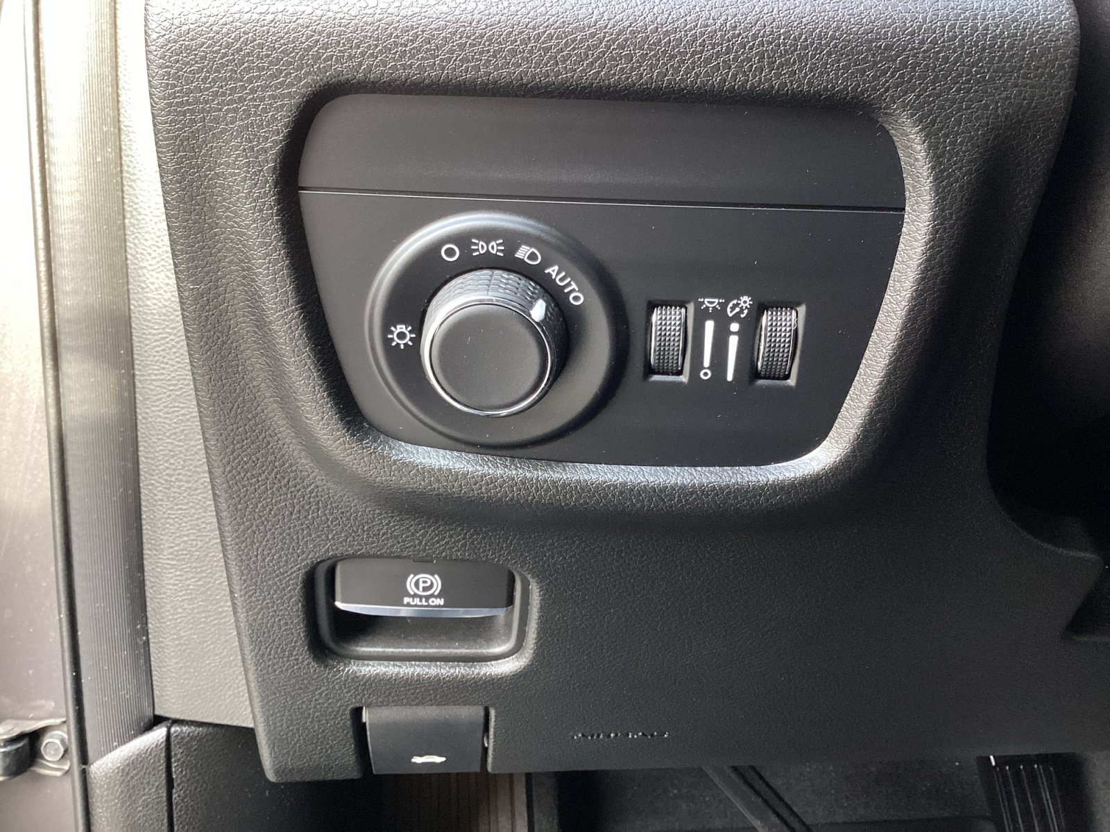 Used 2023 Jeep Grand Cherokee L Laredo AWD/4WD image 31