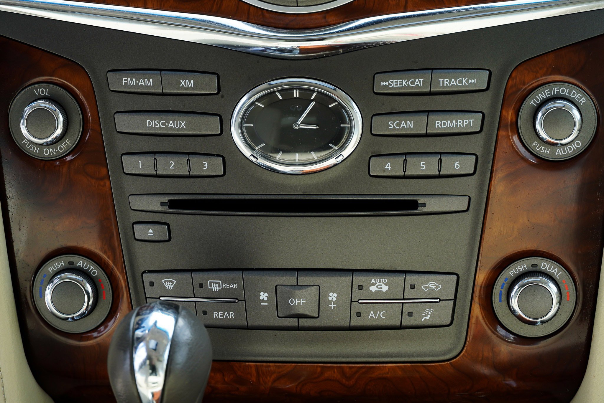 Used 2017 INFINITI QX80 4WD w/ Deluxe Technology Package image 42