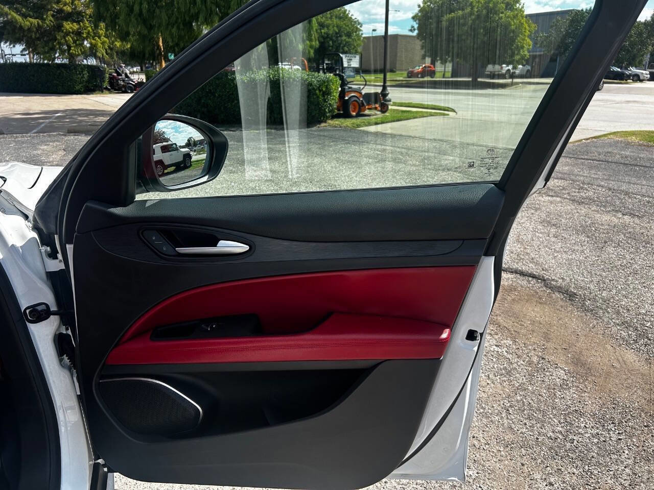 Used 2019 Alfa Romeo Stelvio w/ Nero Edizione image 16