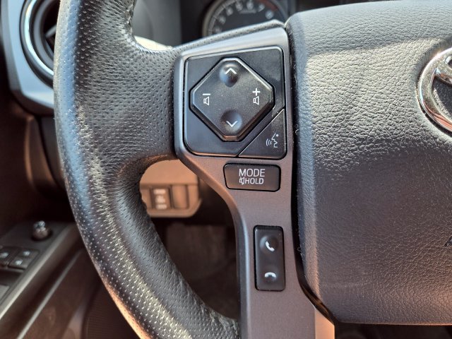 Used 2020 Toyota Tacoma TRD Sport w/ TRD Premium Sport Package AWD/4WD image 32