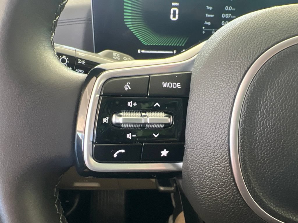 Certified 2025 Kia Carnival FWD image 55