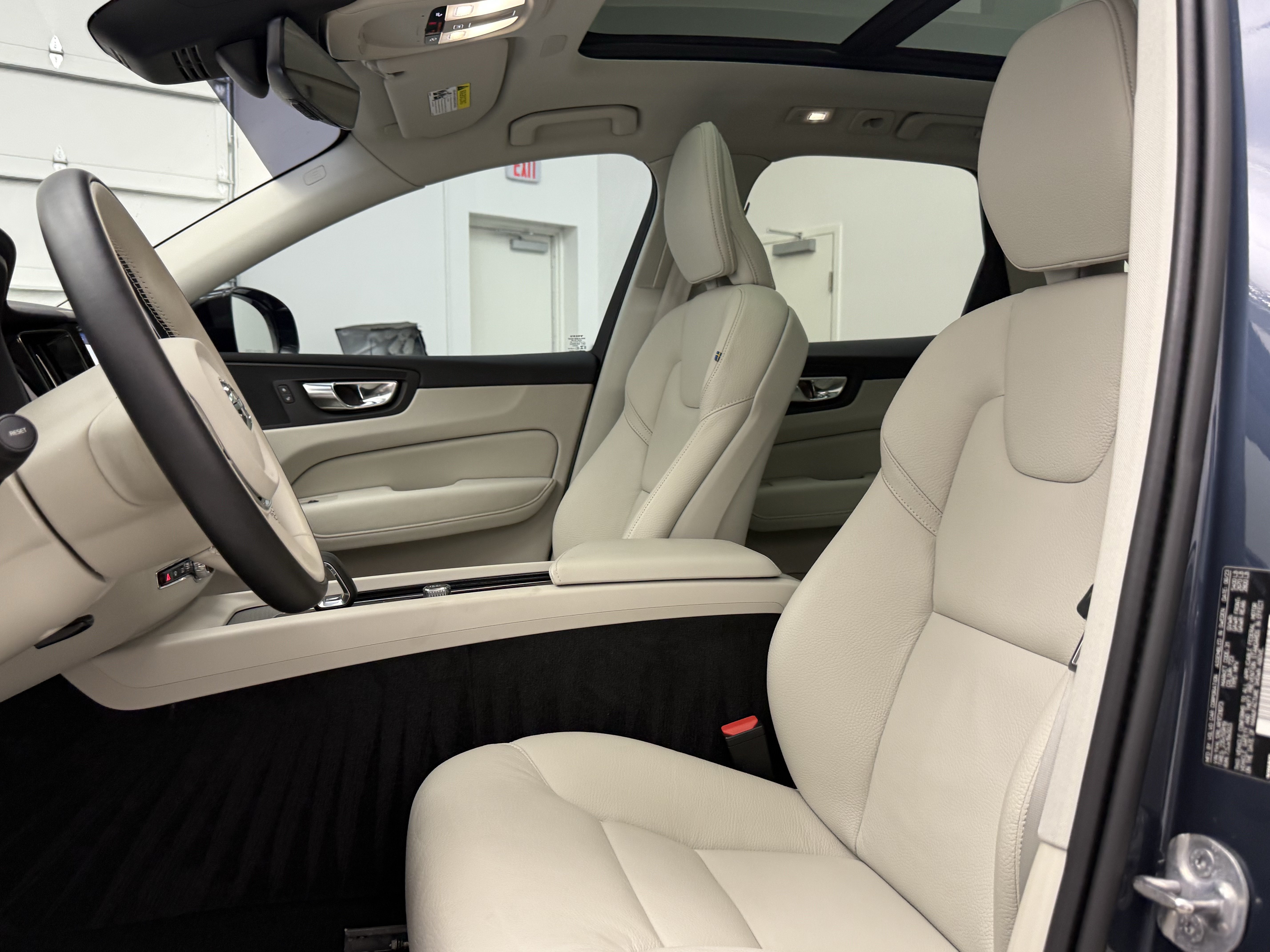 Used 2024 Volvo XC60 B5 Plus w/ Climate Package AWD/4WD image 12