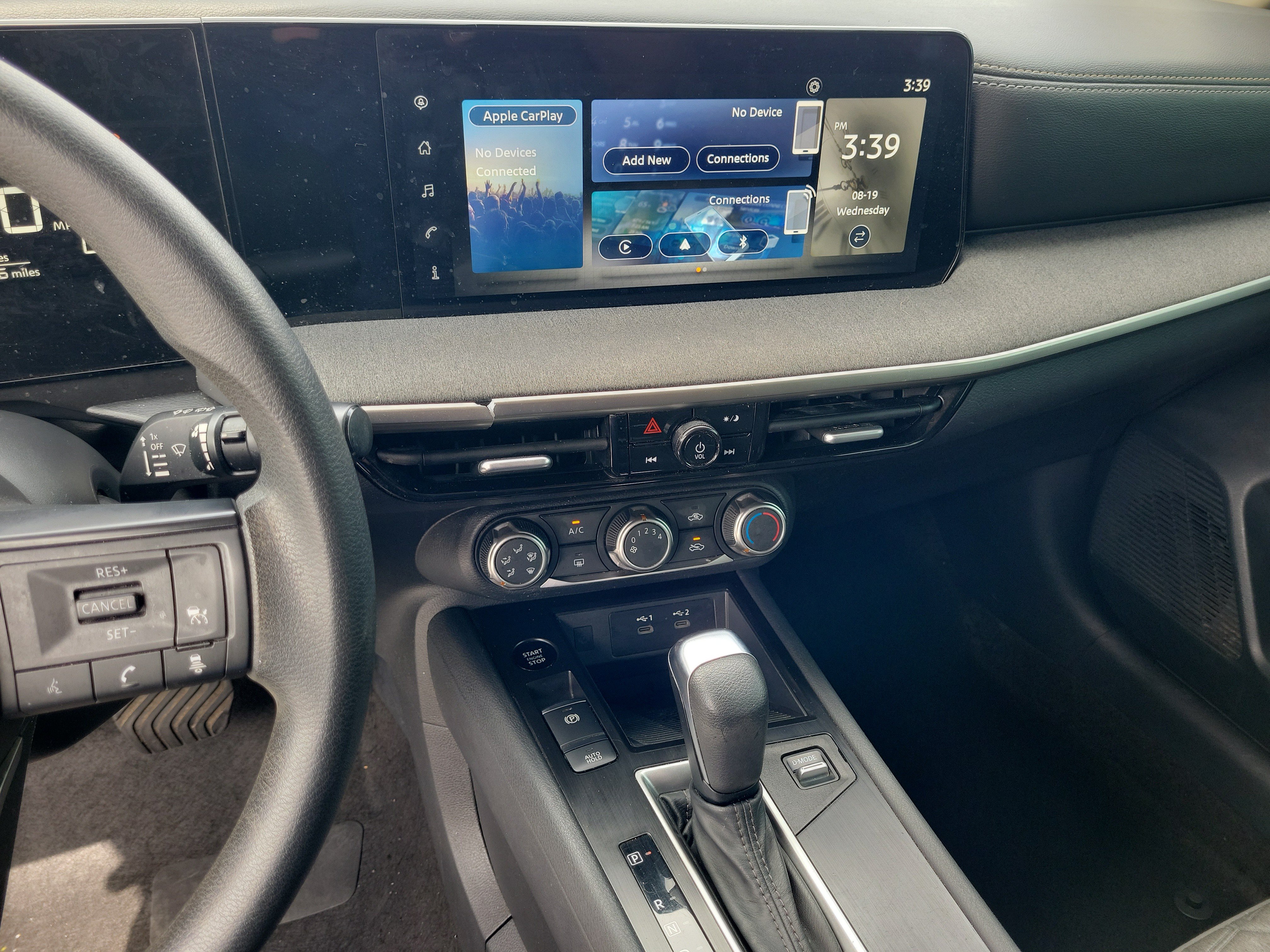 Certified 2025 Nissan Kicks SV w/ Charging Package FWD image 17