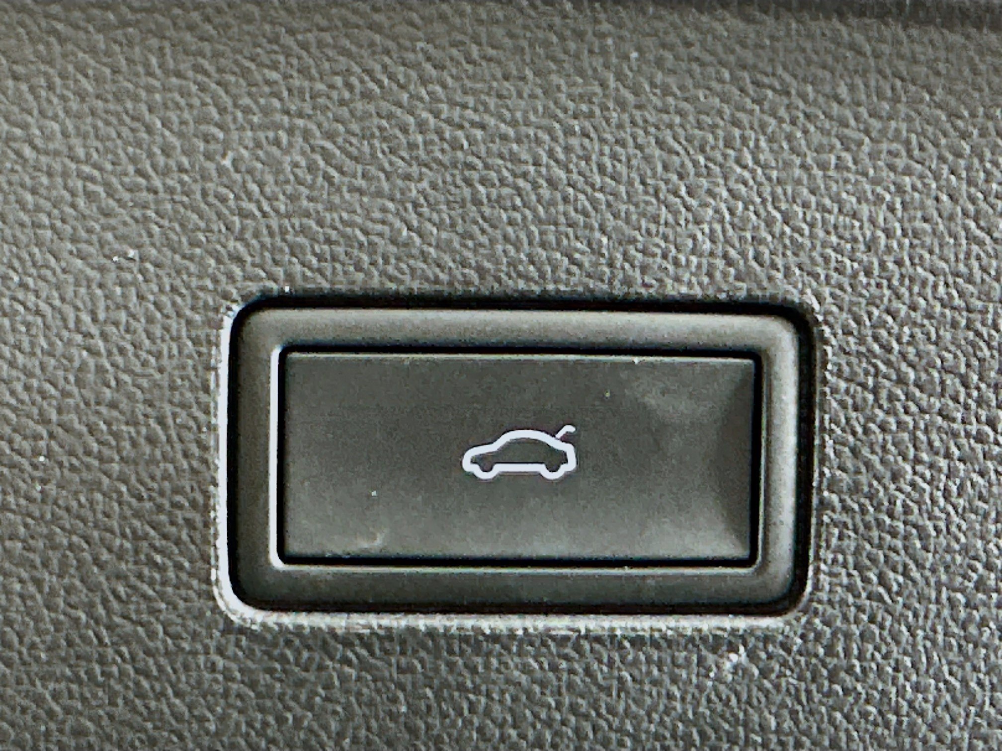 Used 2025 Volkswagen Atlas Cross Sport SE image 31