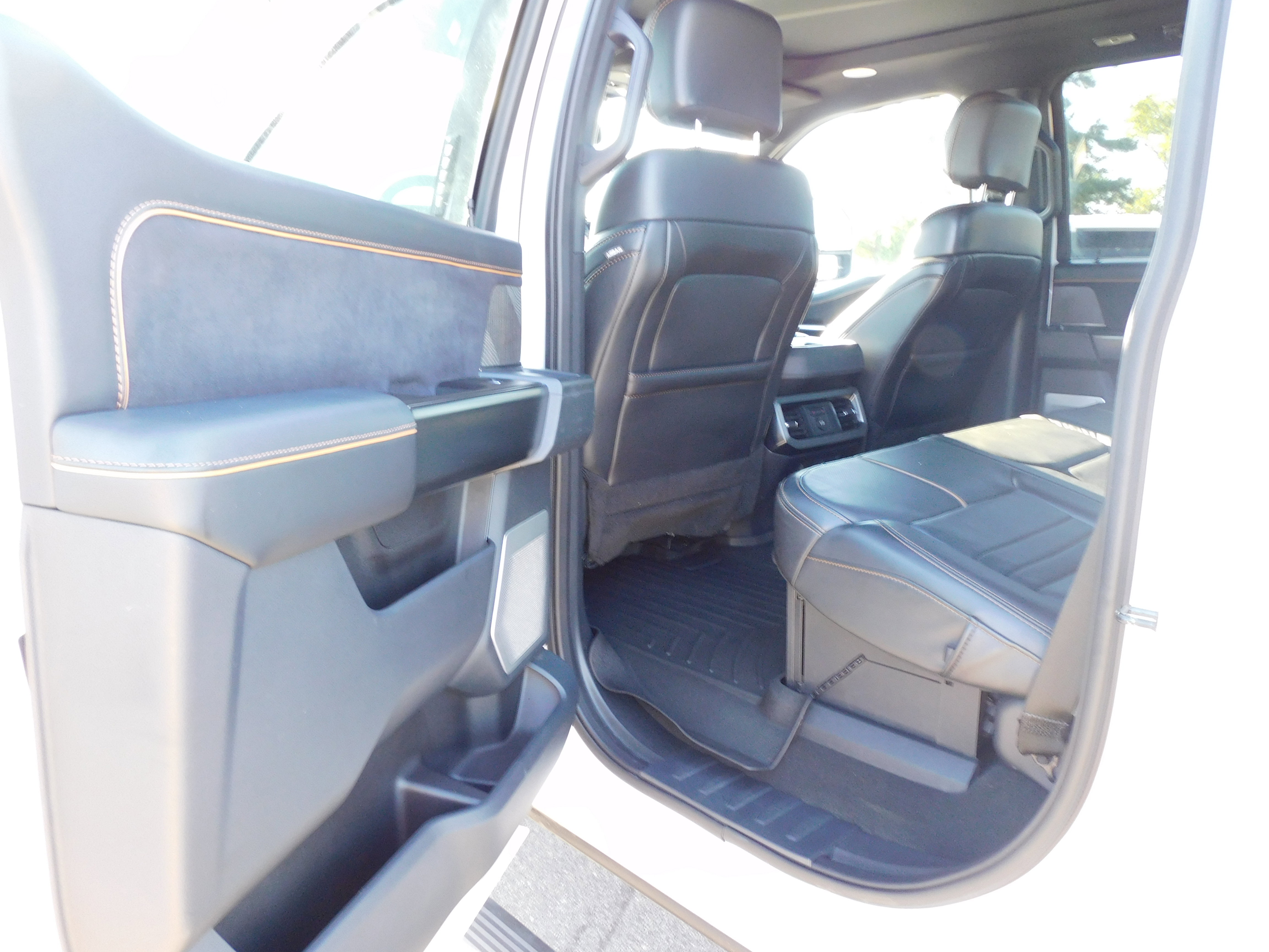 Used 2024 Ford F350 Platinum w/ FX4 Off-Road Package image 12