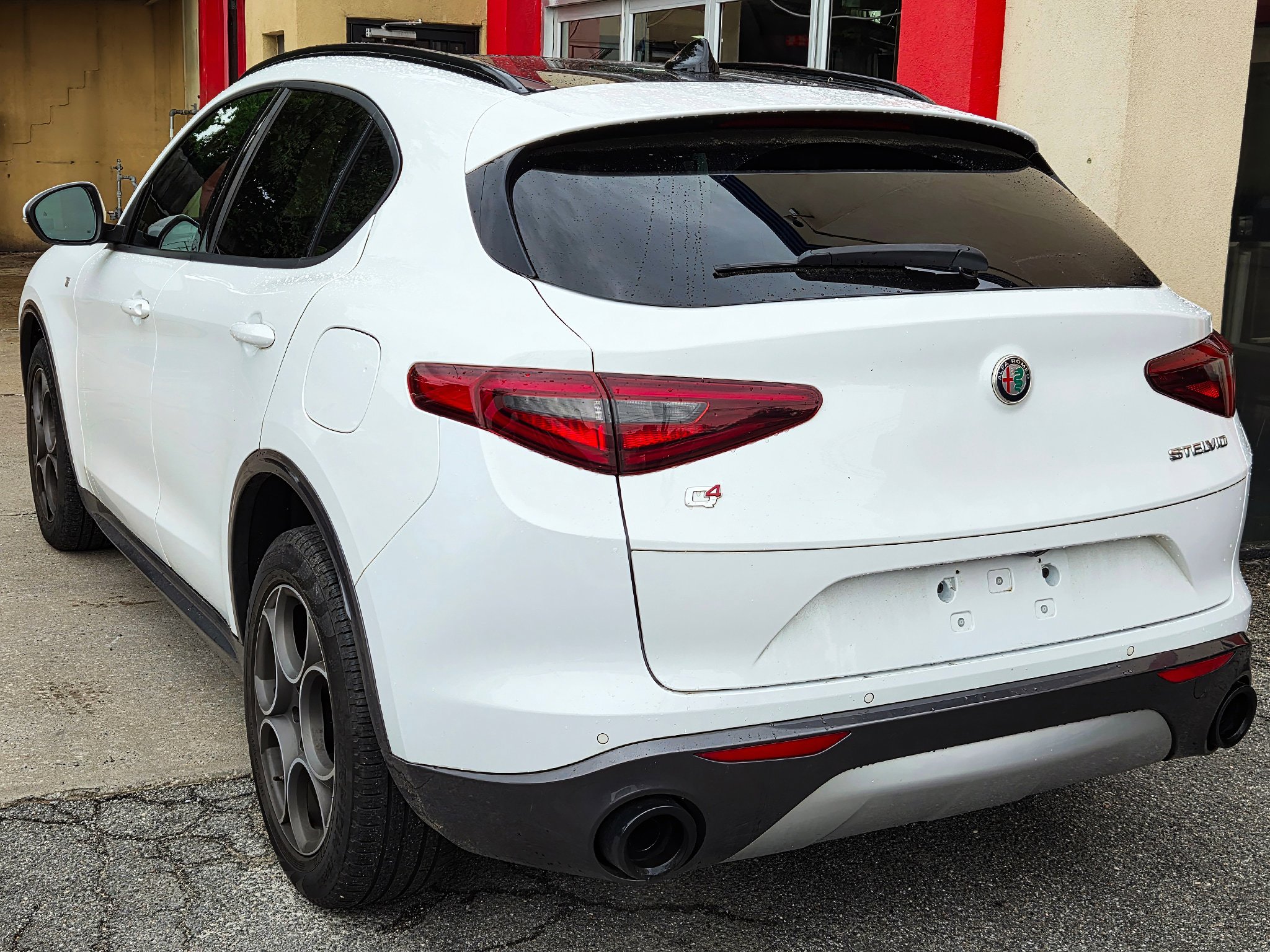 Used 2022 Alfa Romeo Stelvio Ti w/ Active Assist Plus Package AWD/4WD image 4