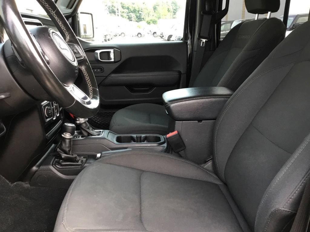 Used 2022 Jeep Wrangler Unlimited Sahara w/ Cold Weather Group AWD/4WD image 5