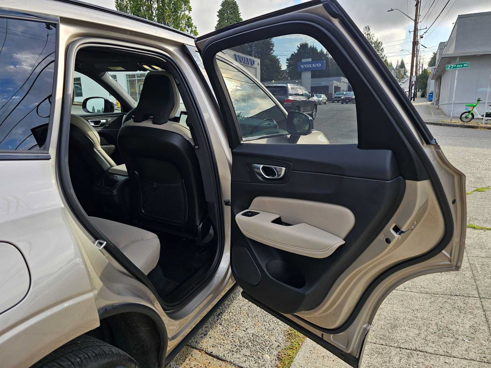Used 2026 Volvo XC60 B5 Plus w/ Protection Package Premier AWD/4WD image 13