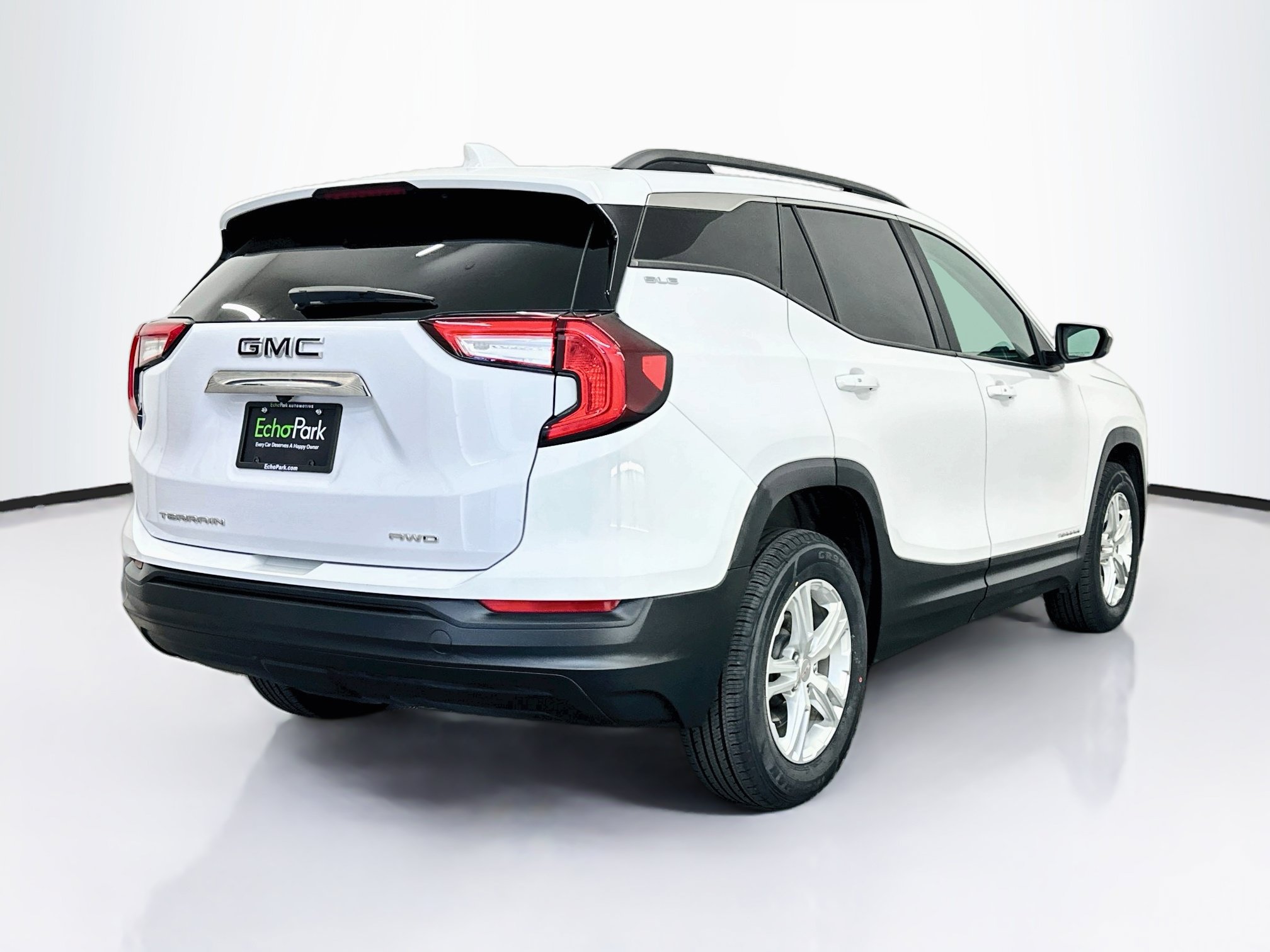 Used 2022 GMC Terrain SLE w/ Driver Convenience Package AWD/4WD image 9
