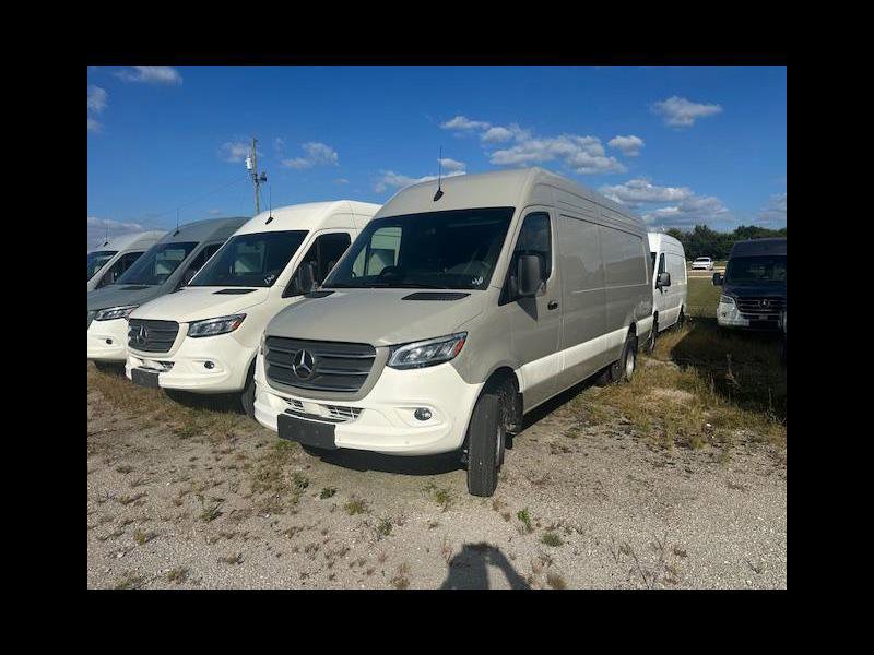Used 2025 Mercedes-Benz Sprinter 3500 image 1