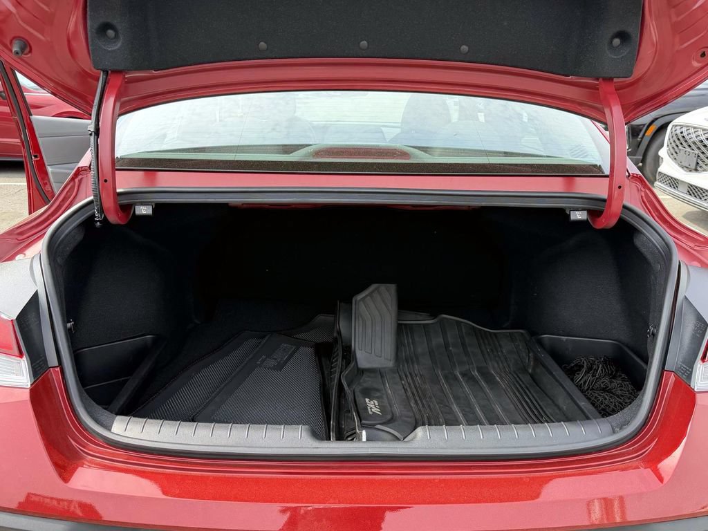 Certified 2024 Hyundai Elantra SE FWD image 11