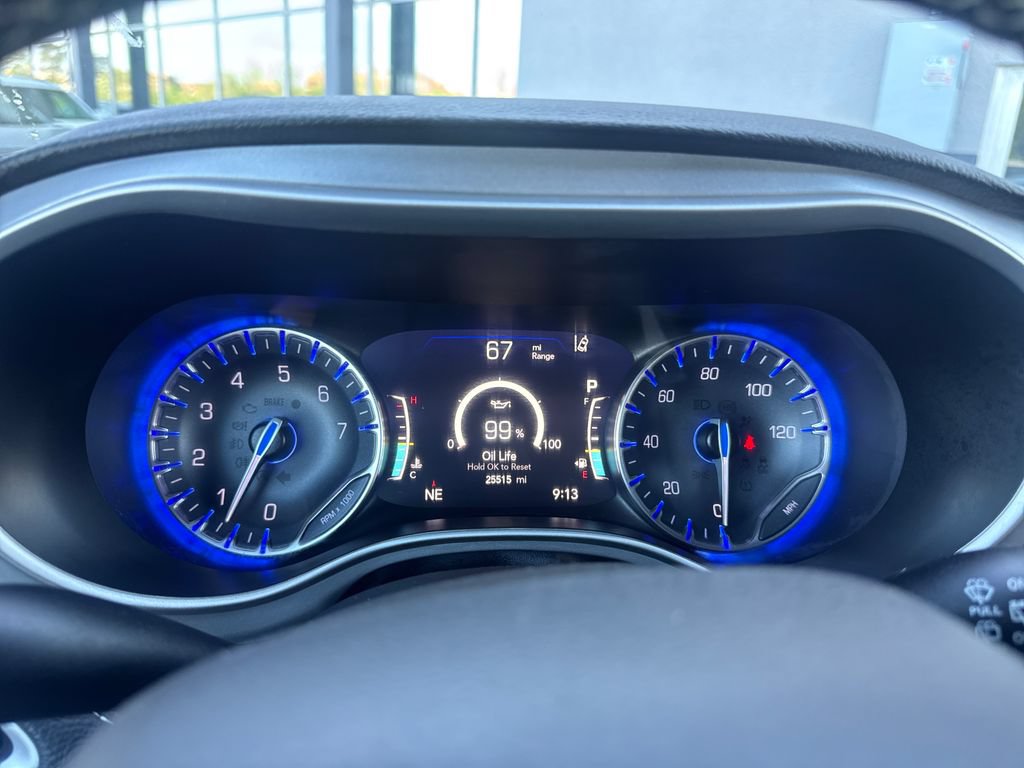 Used 2024 Chrysler Pacifica Touring FWD image 27