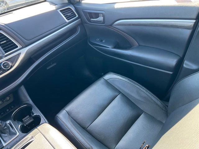 Used 2018 Toyota Highlander Limited image 11