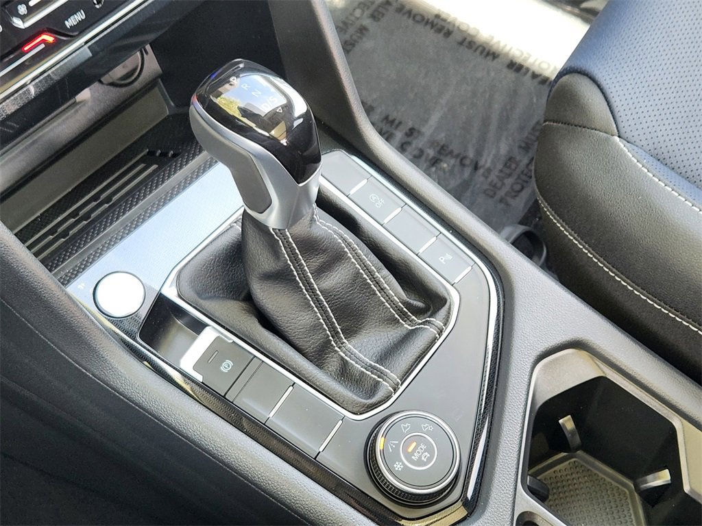 New 2025 Volkswagen Taos SEL image 16