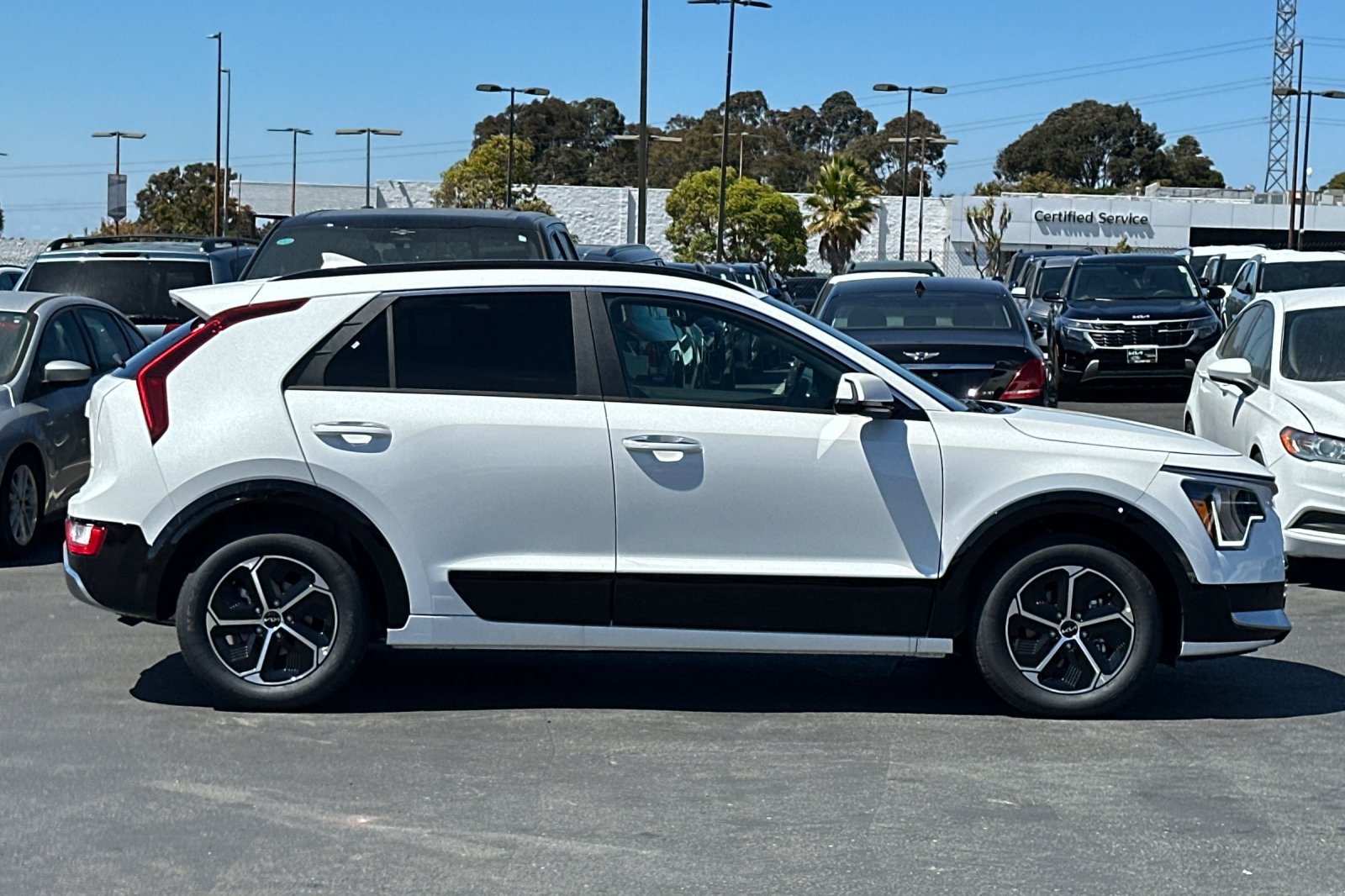 New 2026 Kia Niro FWD image 3