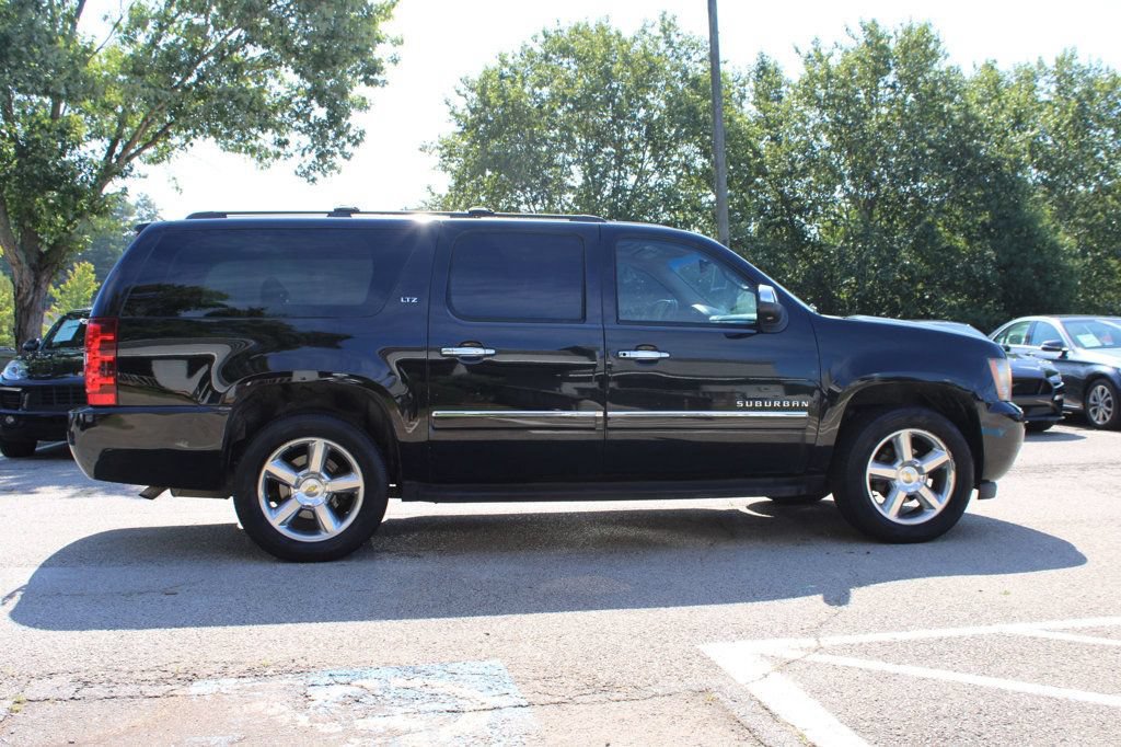 Used 2011 Chevrolet Suburban LTZ RWD image 7