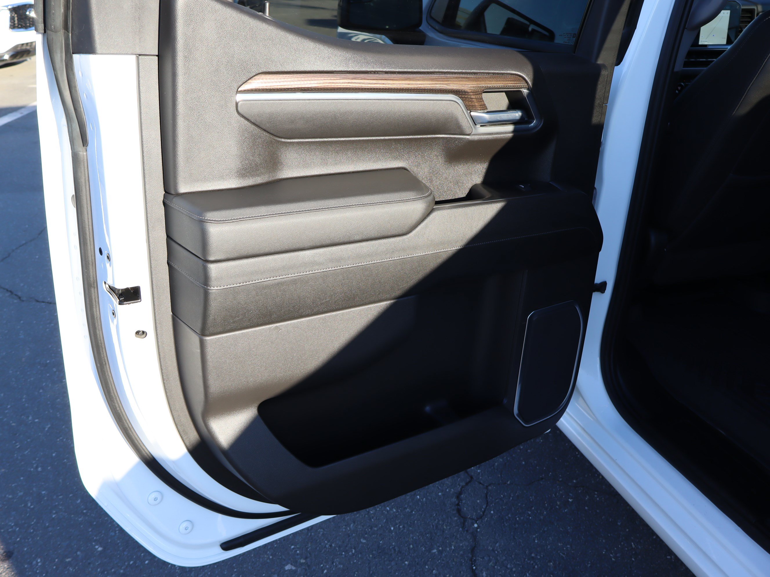 Used 2023 Chevrolet Silverado 1500 LT Trail Boss w/ Convenience Package II AWD/4WD image 30