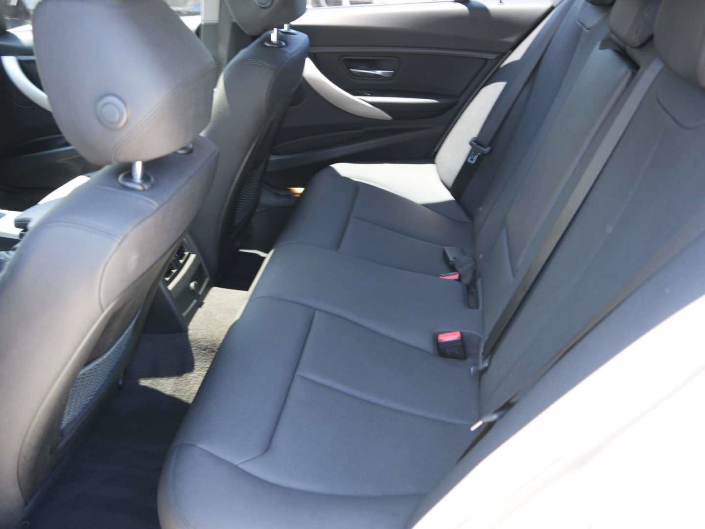 Used 2018 BMW 320i Sedan w/ Convenience Package RWD image 11
