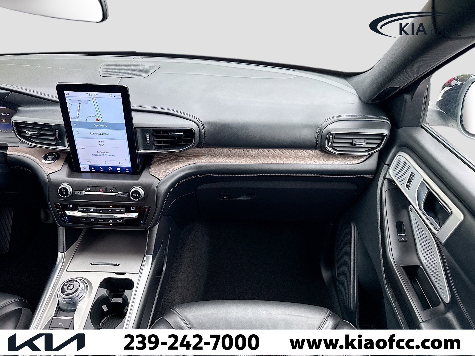 Used 2020 Ford Explorer Platinum w/ Premium Technology Package image 18