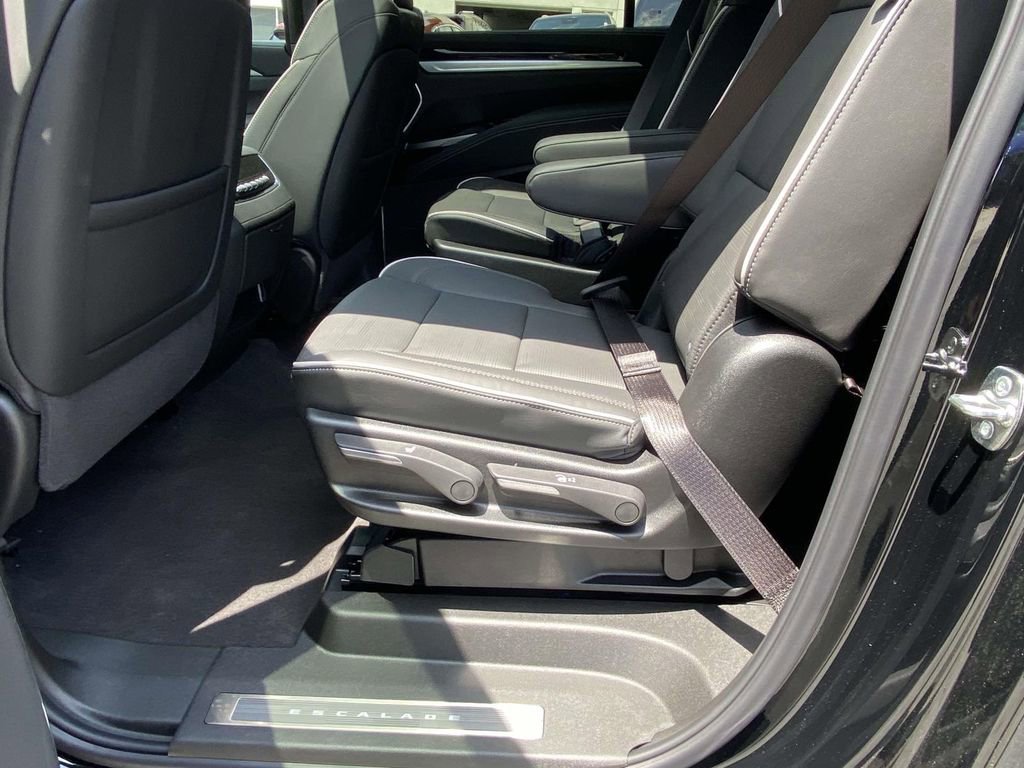 New 2026 Cadillac Escalade ESV Sport w/ Touring Package AWD/4WD image 13