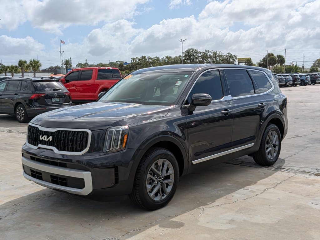 Certified 2025 Kia Telluride LX FWD image 5