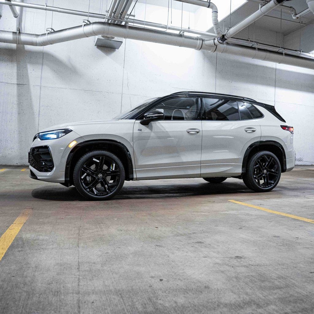 New 2026 Volkswagen Tiguan SE R-Line image 3