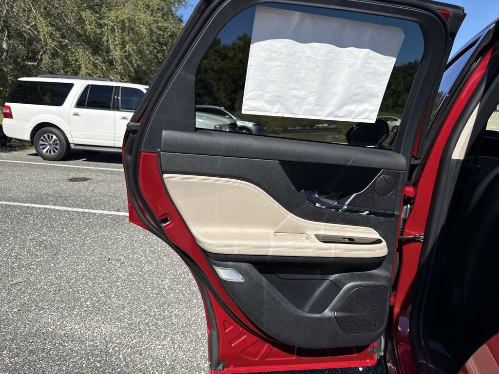 New 2026 Lincoln Corsair Premiere image 12