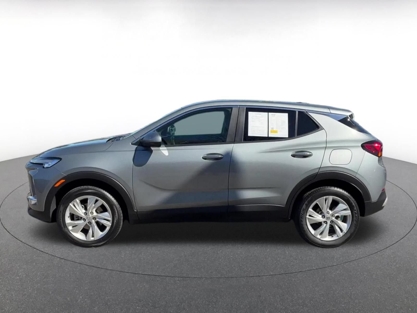 Used 2025 Buick Encore GX Preferred AWD/4WD image 9