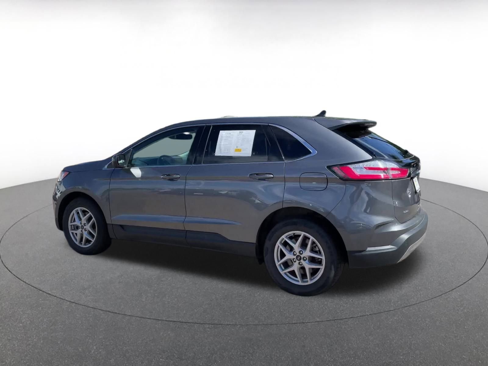 Used 2024 Ford Edge SEL image 10