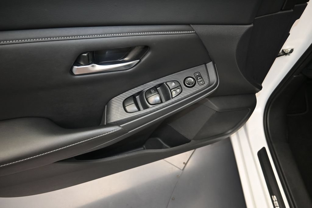 Used 2024 Nissan Sentra SV FWD image 11