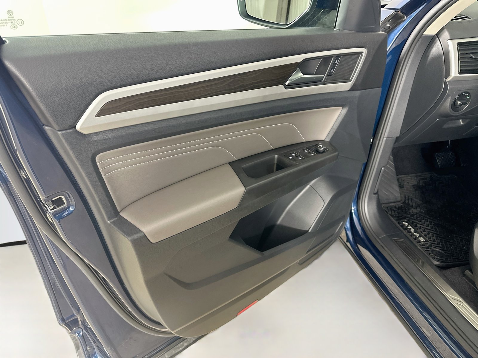 Used 2022 Volkswagen Atlas SE FWD image 16