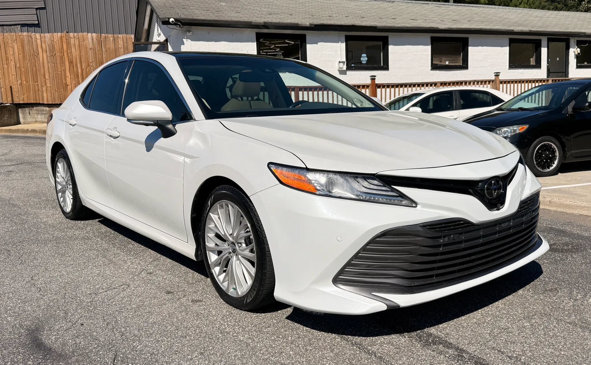 Used 2018 Toyota Camry XLE w/ Driver Assist Package FWD image 2