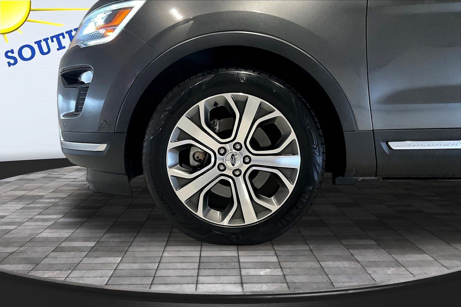 Used 2019 Ford Explorer Platinum AWD/4WD image 34