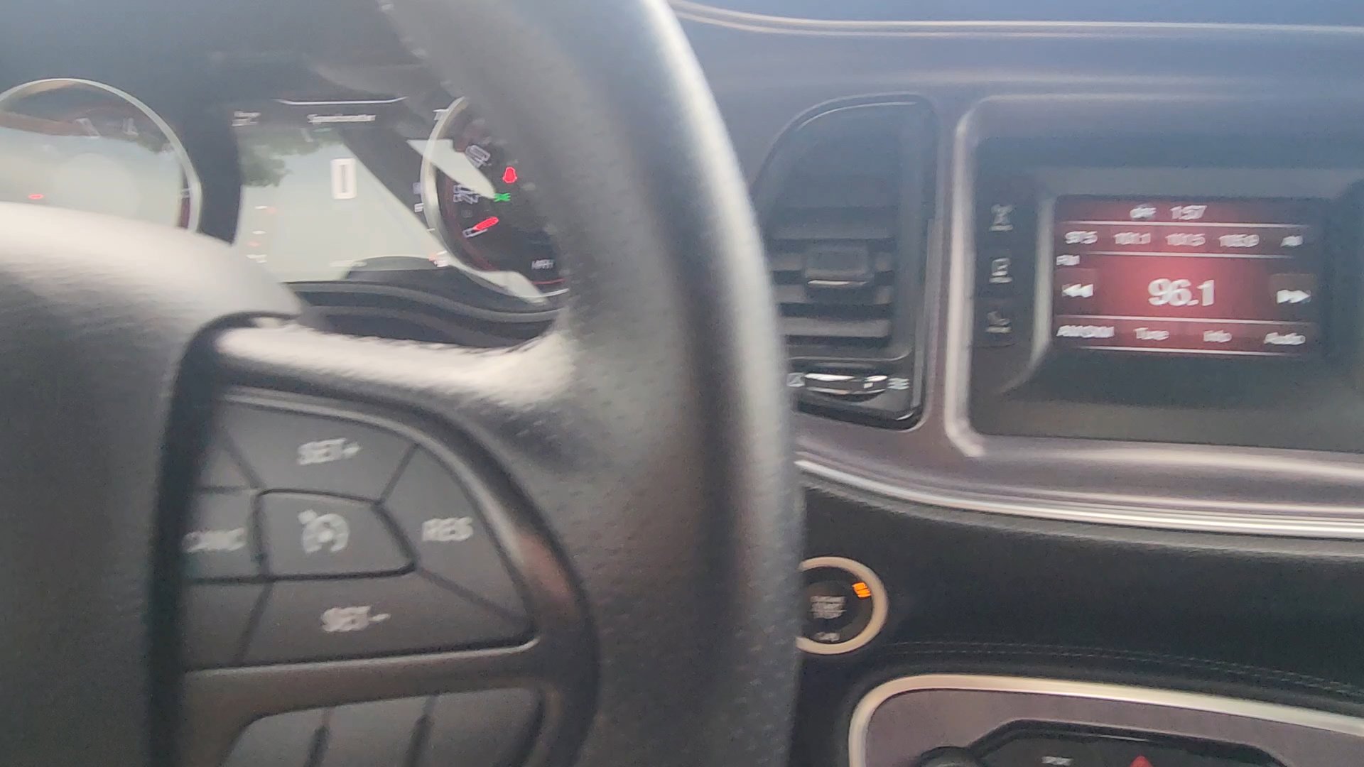 Used 2016 Dodge Challenger SXT w/ Driver Convenience Group RWD image 12
