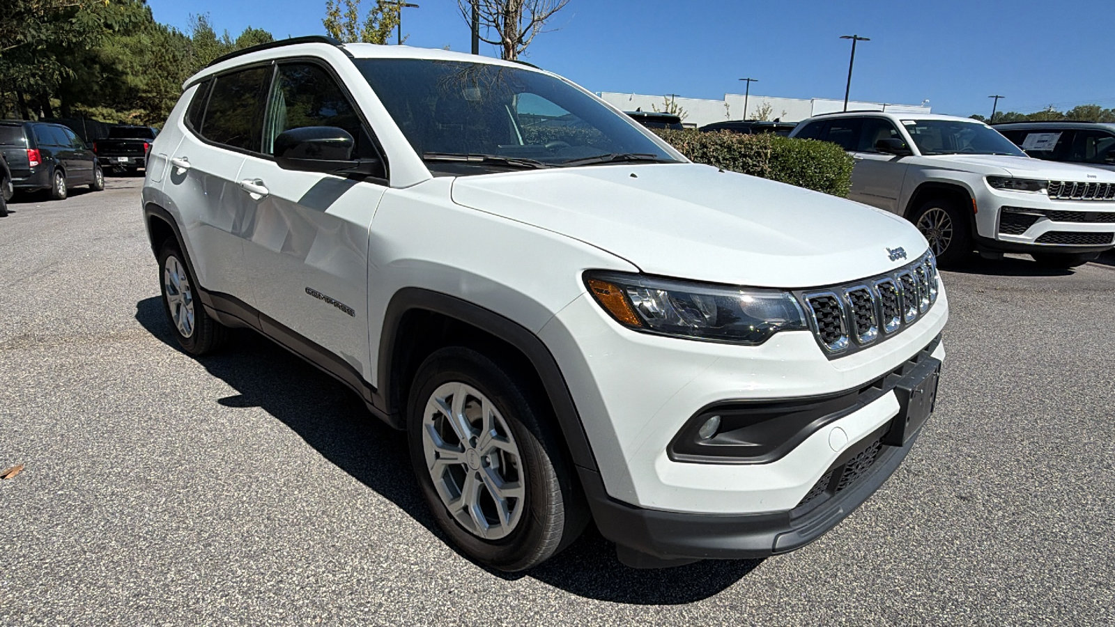 Used 2024 Jeep Compass Latitude AWD/4WD image 5
