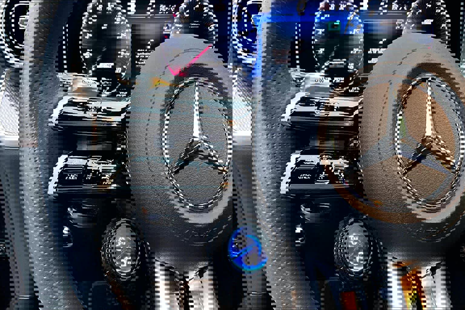 Used 2024 Mercedes-Benz GLC 43 AMG 4MATIC image 23