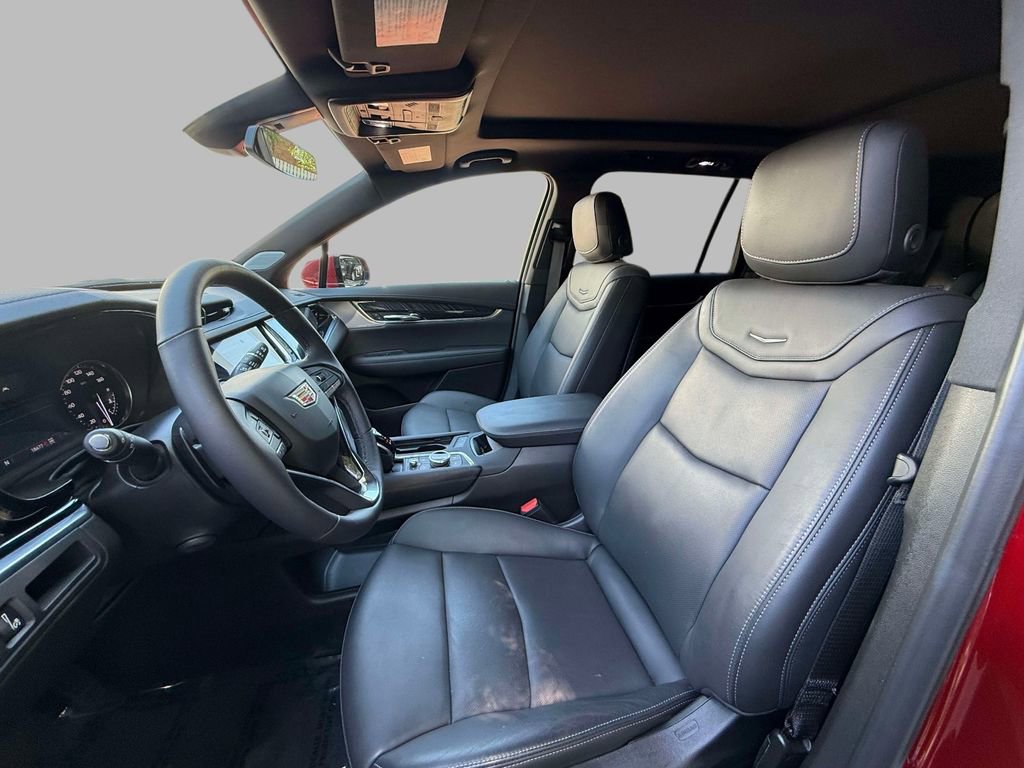 Used 2024 Cadillac XT6 Premium Luxury AWD/4WD image 2